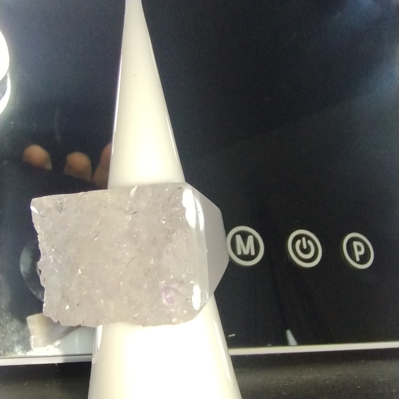 Elegant Brazilian Quartz and Translucent Light Grey Agate Crystal Ring (5.5 US) - Picture 6 of 10